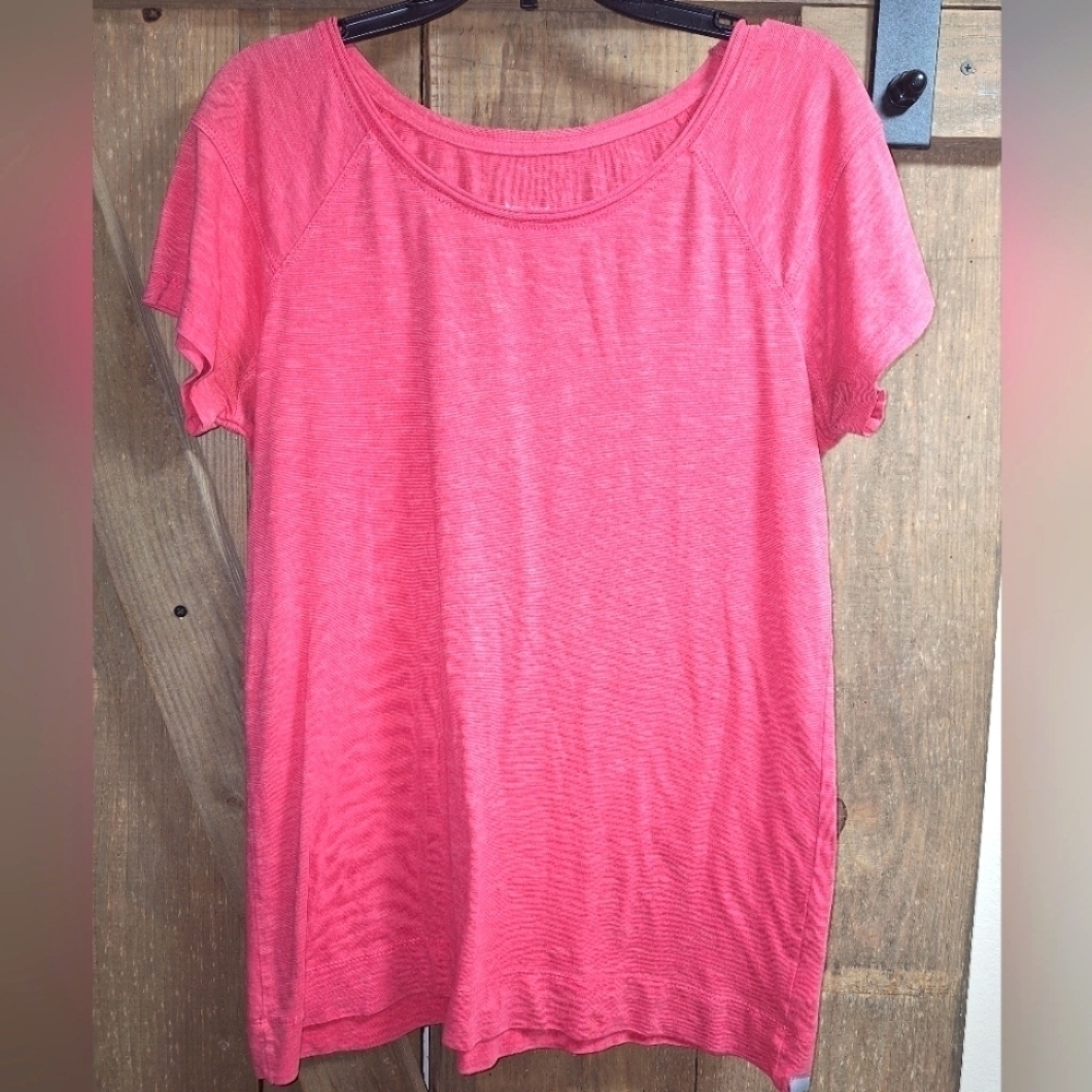 A Horny Toad capped sleeve t-shirt in a ladies size medium.  Pre-loved